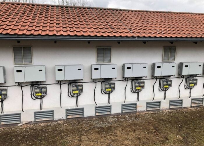 Case2_Using-the-outside-wall-of-an-inverter-station-greentech